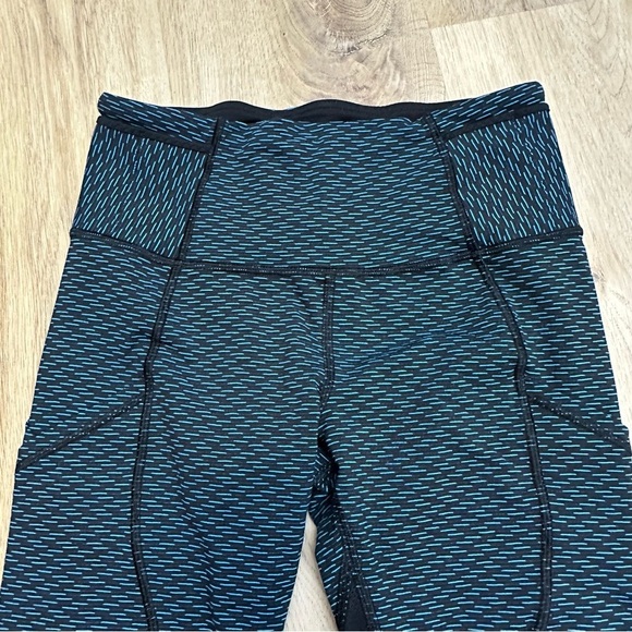 Lululemon Outrun 17" Crop
Score Jacquard Black Indian Ocean / Black - Picture 7 of 16